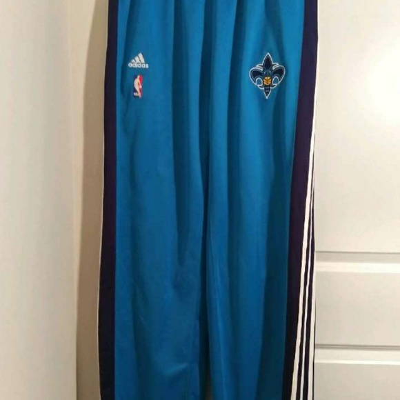 Charlotte Hornets jogging suit - Picture 2 of 2
